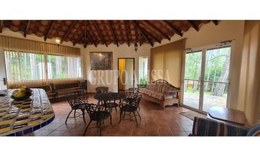 Oportunidad! Se Vende Hermosa Casa en Zona Alta de Altos del Maria!