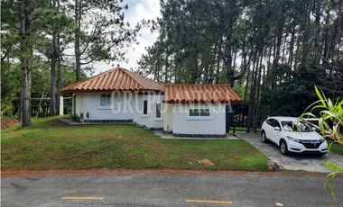 Oportunidad! Se Vende Hermosa Casa en Zona Alta de Altos del Maria!