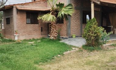 Casa en venta en calle Sarmiento, Rodeo del Medio