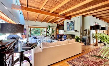 Casa en arriendo de 5 dorm. en Lo Barnechea