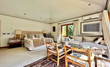 Casa en arriendo de 5 dorm. en Lo Barnechea