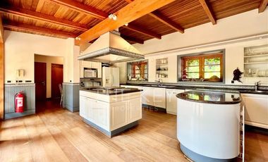 Casa en arriendo de 5 dorm. en Lo Barnechea