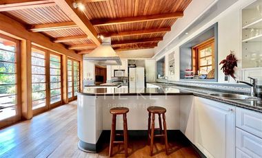 Casa en arriendo de 5 dorm. en Lo Barnechea