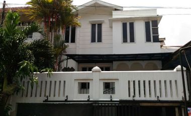 Rumah mewah termurah tanah 200 m2 di kawasan Pondok Indah, siap Huni hanya 7,9 M (nego)