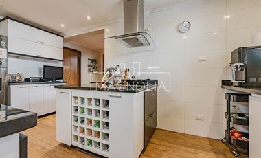 Casa en venta de 5 dorm. en Lo Barnechea