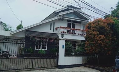 Rumah mewah 2 lantai cipedes atas Bandung 621meter shm
