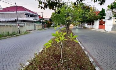 Tanah langka tengah kota Jalan raya klampis Anom Hadap timur illni
