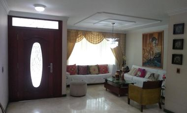 casa en venta en via al tennis. Cod V8868