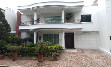 casa en venta en via al tennis. Cod V8868