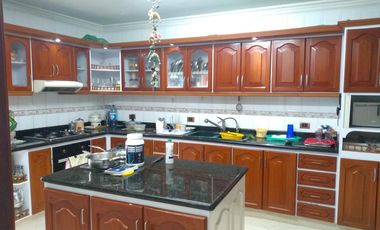 casa en venta en via al tennis. Cod V8868