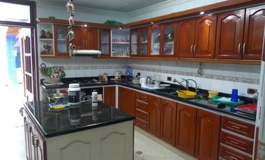 casa en venta en via al tennis. Cod V8868