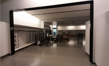 SE ALQUILA LOCAL EN CENTRO COMERCIAL