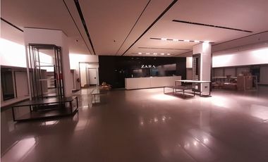 SE ALQUILA LOCAL EN CENTRO COMERCIAL