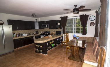 CASA EN VENTA EN LA MONTAÑA DE TRES PISOS,  2500M2, EN ALTOS DEL MARIA