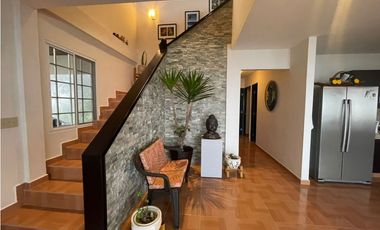 CASA EN VENTA EN LA MONTAÑA DE TRES PISOS,  2500M2, EN ALTOS DEL MARIA