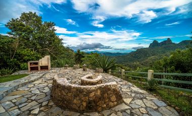 CASA EN VENTA EN LA MONTAÑA DE TRES PISOS,  2500M2, EN ALTOS DEL MARIA