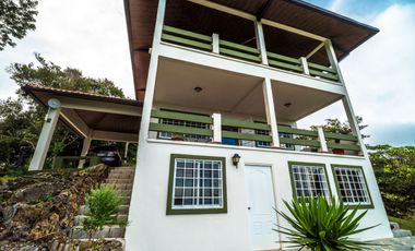CASA EN VENTA EN LA MONTAÑA DE TRES PISOS,  2500M2, EN ALTOS DEL MARIA