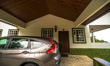 CASA EN VENTA EN LA MONTAÑA DE TRES PISOS,  2500M2, EN ALTOS DEL MARIA