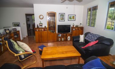 CASA EN VENTA EN LA MONTAÑA DE TRES PISOS,  2500M2, EN ALTOS DEL MARIA