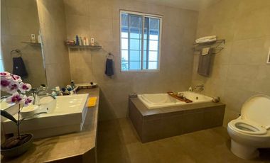 CASA EN VENTA EN LA MONTAÑA DE TRES PISOS,  2500M2, EN ALTOS DEL MARIA