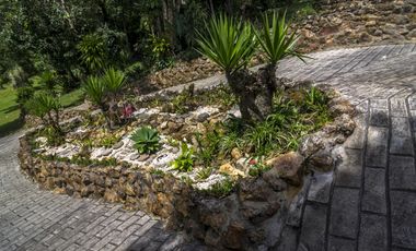 CASA EN VENTA EN LA MONTAÑA DE TRES PISOS,  2500M2, EN ALTOS DEL MARIA