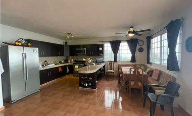 CASA EN VENTA EN LA MONTAÑA DE TRES PISOS,  2500M2, EN ALTOS DEL MARIA