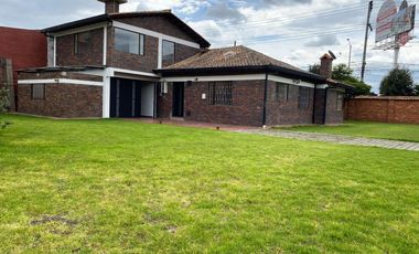 CASA CAMPESTRE EN RENTA CAJICA CANELON. Cod A6367
