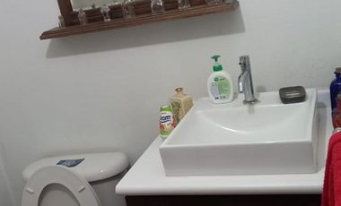 EN VENTA EXCELENTE DEPARTAMENTO REMODELADO: UBICADO EN EL NORTE DE QUITO, CON VISTA SECTOR LA PRADERA. CERCA AL PARQUE LA CAROLINA.