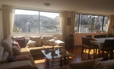 EN VENTA EXCELENTE DEPARTAMENTO REMODELADO: UBICADO EN EL NORTE DE QUITO, CON VISTA SECTOR LA PRADERA. CERCA AL PARQUE LA CAROLINA.