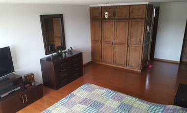 EN VENTA EXCELENTE DEPARTAMENTO REMODELADO: UBICADO EN EL NORTE DE QUITO, CON VISTA SECTOR LA PRADERA. CERCA AL PARQUE LA CAROLINA.