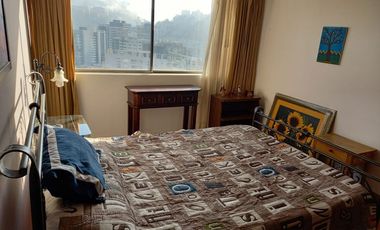 EN VENTA EXCELENTE DEPARTAMENTO REMODELADO: UBICADO EN EL NORTE DE QUITO, CON VISTA SECTOR LA PRADERA. CERCA AL PARQUE LA CAROLINA.