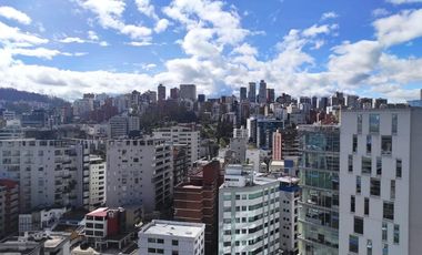 EN VENTA EXCELENTE DEPARTAMENTO REMODELADO: UBICADO EN EL NORTE DE QUITO, CON VISTA SECTOR LA PRADERA. CERCA AL PARQUE LA CAROLINA.