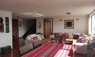 EN VENTA EXCELENTE DEPARTAMENTO REMODELADO: UBICADO EN EL NORTE DE QUITO, CON VISTA SECTOR LA PRADERA. CERCA AL PARQUE LA CAROLINA.