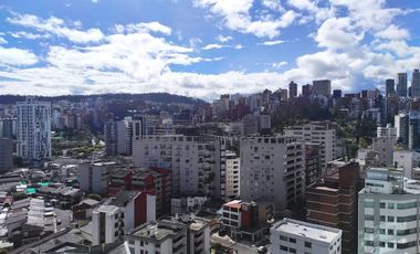 EN VENTA EXCELENTE DEPARTAMENTO REMODELADO: UBICADO EN EL NORTE DE QUITO, CON VISTA SECTOR LA PRADERA. CERCA AL PARQUE LA CAROLINA.