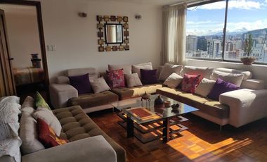 EN VENTA EXCELENTE DEPARTAMENTO REMODELADO: UBICADO EN EL NORTE DE QUITO, CON VISTA SECTOR LA PRADERA. CERCA AL PARQUE LA CAROLINA.