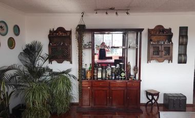 EN VENTA EXCELENTE DEPARTAMENTO REMODELADO: UBICADO EN EL NORTE DE QUITO, CON VISTA SECTOR LA PRADERA. CERCA AL PARQUE LA CAROLINA.