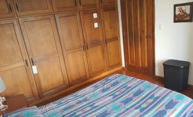 EN VENTA EXCELENTE DEPARTAMENTO REMODELADO: UBICADO EN EL NORTE DE QUITO, CON VISTA SECTOR LA PRADERA. CERCA AL PARQUE LA CAROLINA.