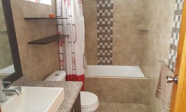 EN VENTA EXCELENTE DEPARTAMENTO REMODELADO: UBICADO EN EL NORTE DE QUITO, CON VISTA SECTOR LA PRADERA. CERCA AL PARQUE LA CAROLINA.