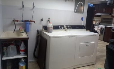 EN VENTA EXCELENTE DEPARTAMENTO REMODELADO: UBICADO EN EL NORTE DE QUITO, CON VISTA SECTOR LA PRADERA. CERCA AL PARQUE LA CAROLINA.