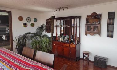 EN VENTA EXCELENTE DEPARTAMENTO REMODELADO: UBICADO EN EL NORTE DE QUITO, CON VISTA SECTOR LA PRADERA. CERCA AL PARQUE LA CAROLINA.