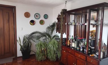EN VENTA EXCELENTE DEPARTAMENTO REMODELADO: UBICADO EN EL NORTE DE QUITO, CON VISTA SECTOR LA PRADERA. CERCA AL PARQUE LA CAROLINA.