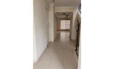 VENTA DE CASA EN CRYSTAL SPRING CONDADO DEL REY 250m2