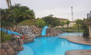 VENTA DE CASA EN CRYSTAL SPRING CONDADO DEL REY 250m2