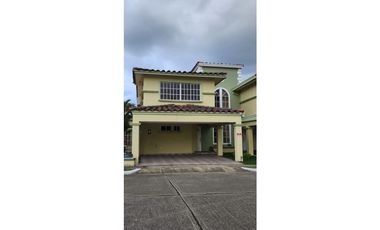 VENTA DE CASA EN CRYSTAL SPRING CONDADO DEL REY 250m2