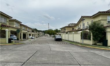 VENTA DE CASA EN CRYSTAL SPRING CONDADO DEL REY 250m2