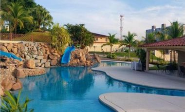 VENTA DE CASA EN CRYSTAL SPRING CONDADO DEL REY 250m2