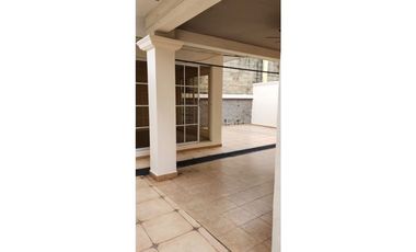 VENTA DE CASA EN CRYSTAL SPRING CONDADO DEL REY 250m2