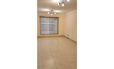 VENTA DE CASA EN CRYSTAL SPRING CONDADO DEL REY 250m2