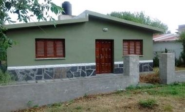 oportunidad casa en barrio de la localidad