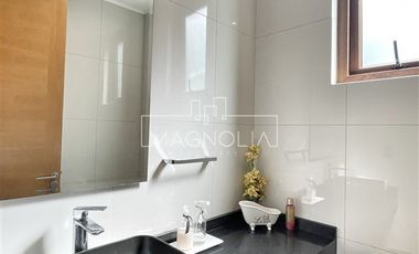 Casa en venta de 7 dorm. Mas servicios en Chicureo Poniente